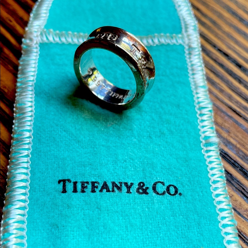 TIFFANY & CO. Concave ring size 5